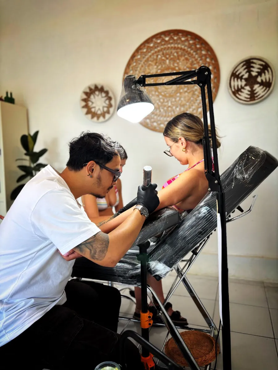 Resident fine line artist focused on delicate minimalist piece